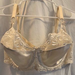 Cacique vintage lace bra